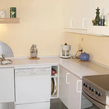 Three-bedroom Holiday In 9 Hébergement de vacances *