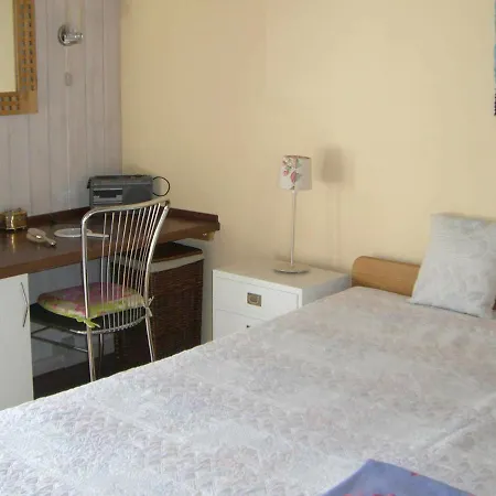 Three-bedroom Holiday In 9
