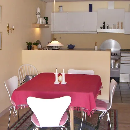 Three-bedroom Holiday In 9 *