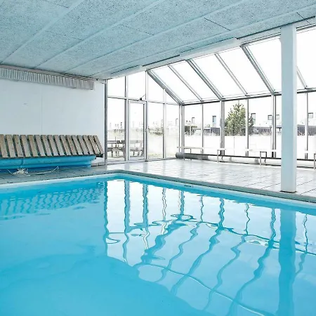 Three-bedroom Holiday In 9 * Blokhus